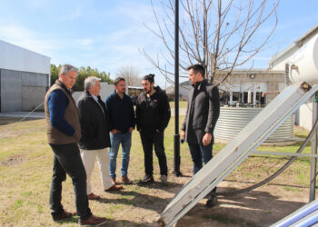 EL INTENDENTE VISITÓ LA NUEVA PLANTA DE TERMOTANQUES SOLARES DE FIASA