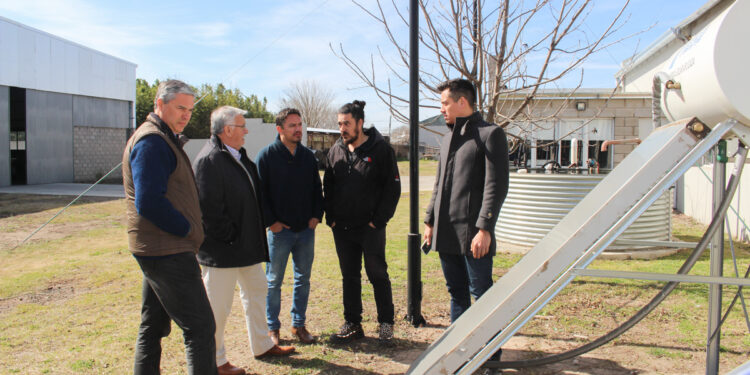 EL INTENDENTE VISITÓ LA NUEVA PLANTA DE TERMOTANQUES SOLARES DE FIASA