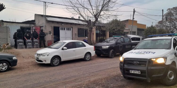 ALLANAMIENTO CON SECUESTRO DE MUNICIONES, MARIHUANA, BALANZAS Y UNA MOTO ROBADA 1 ALLANAMIENTO CON SECUESTRO DE MUNICIONES, MARIHUANA, BALANZAS Y UNA MOTO ROBADA