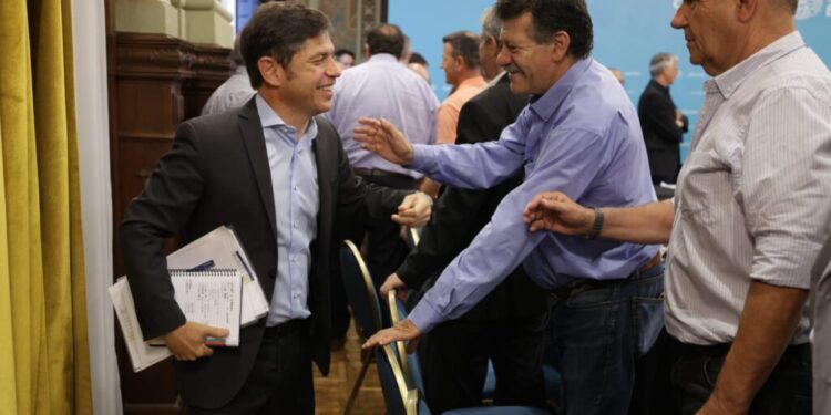 CON LA PREMISA DE CERRAR EL AÑO CON OXÍGENO, KICILLOF SE REUNIÓ CON INTENDENTES PERONISTAS