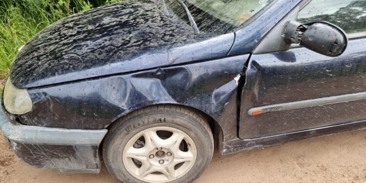 HALLARON ABANDONADO UN AUTO QUE FUE PROTAGONISTA DE UN ACCIDENTE