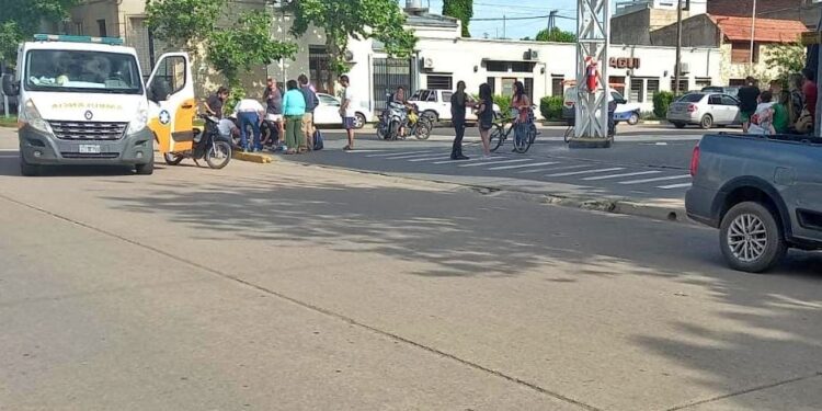 MENOR DE 14 AÑOS CONDUCIA MOTO. LO ACOMPAÑABA UN NIÑO DE 7. CHOCARON