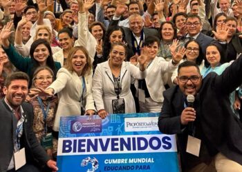 CESAR MUÑOZ RECIBIO UN DOCTORADO HONORIS CAUSA  EN UNA CUMBRE MUNDIAL EN MEXICO