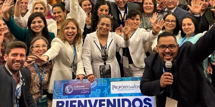 CESAR MUÑOZ RECIBIO UN DOCTORADO HONORIS CAUSA  EN UNA CUMBRE MUNDIAL EN MEXICO