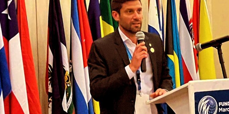 CESAR MUÑOZ RECIBIO UN DOCTORADO HONORIS CAUSA  EN UNA CUMBRE MUNDIAL EN MEXICO