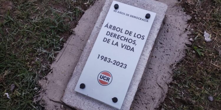 LOS 40 AÑOS DE LA RECUPERACION DEMOCRATICA FUERON CELEBRADOS POR LA UCR