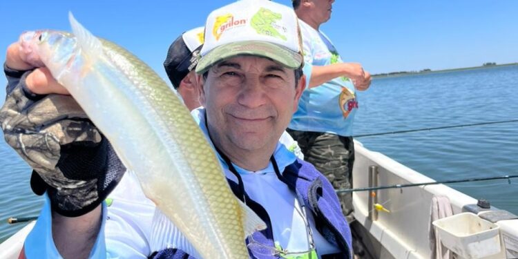 EL “PEJE” SE LARGÓ A COMER LUEGO DEL DESOVE 1 EL “PEJE” SE LARGÓ A COMER LUEGO DEL DESOVE