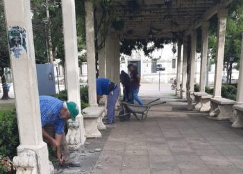 AVANZAN  TRABAJOS DE RECUPERACIÓN Y EMBELLECIMIENTO DE LA PLAZA 25 DE MAYO