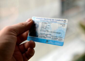 POR FALTA DE INSUMOS, SE PODRÁ CIRCULAR CON TRÁMITE DE RENOVACIÓN Y LICENCIA DIGITAL