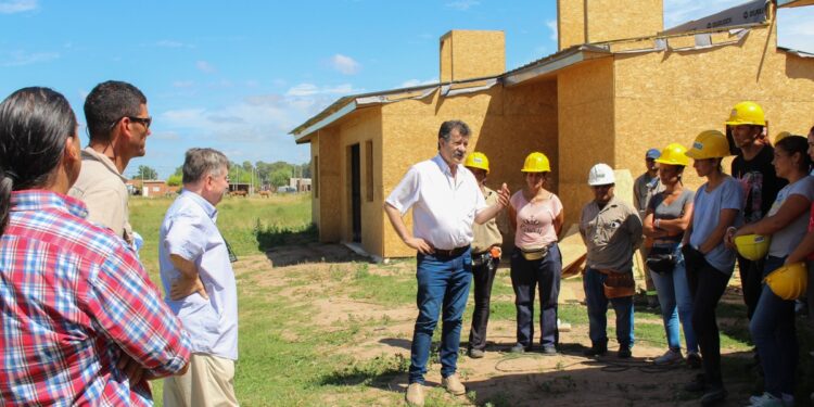 BARENGHI RESPALDO LA CONTINUIDAD DE LAS VIVIENDAS DE CARITAS