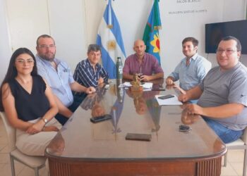 FUNCIONARIOS DE BRAGADO REUNIDOS CON EL INTENDENTE LAGO