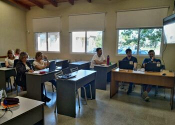 TALLER DE MANIPULACION DE ALIMENTOS PARA EMPRENDEDORES LOCALES.