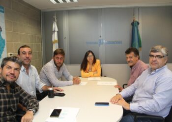 BARENGHI SE REUNIÓ CON BATAKIS PARA GESTIONAR LA CONTINUIDAD DE LAS VIVIENDAS