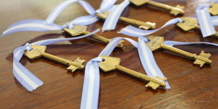 ENTREGARON LLAVES A LOS 29 INGRESANTES A LAS 6 RESIDENCIAS ESTUDIANTILES DE BRAGADO