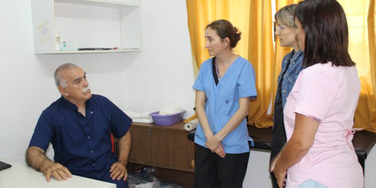 MAS PROFESIONALES EN LOS CAPS. SE SUMA EL CARDIOLOGO FERRARI EN LA SALA DE LA CURVA