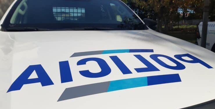 DOS MOVILES POLICIALES PROTAGONZARON UN CHOQUE AL PERSEGUIR A UN MOTOCICLISTA 1 EN OBRIEN, ENTRARON A ROBAR Y REDUJERON A LA VICTIMA