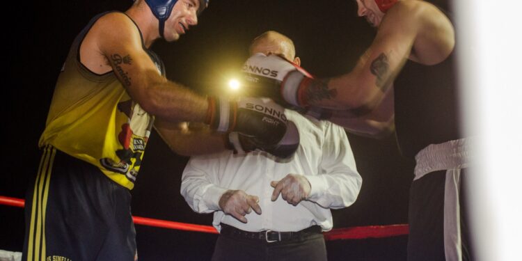 VELADA DE BOXEO AL AIRE LIBRE CON EL APOYO DEL MUNICIPIO