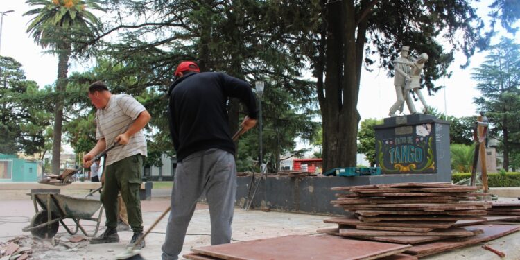 SE ESTA REMODELANDO EL PATIO DE TANGO