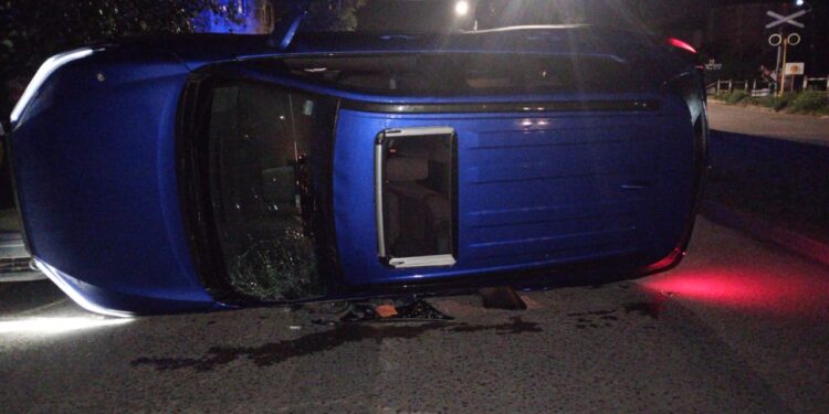 VOLCO UN AUTOMÓVIL EN CALLE SARMIENTO. POSITIVO DE ALCOHOLEMIA PARA EL CONDUCTOR