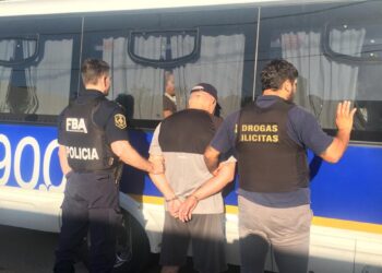 APREHENDIDO TRASLADANDO COCAÍNA EN UN TRANSPORTE DE PASAJEROS