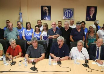 VARIOS SINDICATOS DOCENTES ANUNCIARON UN PARO EL PROXIMO LUNES