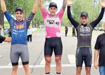 ORGANIZADA POR EL CLUB CICLISTA SE ESTA CORRIENDO LA REVANCHA DE LA DOBLE