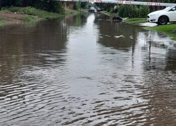 INTENSA LLUVIA. VARIAS CALLES ANEGADAS. PRECAUCIÓN
