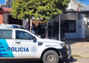 ALLANAMIENTO Y DETENCIÓN DE UNA PERSONA ACUSADA DE VENTA DE ESTUPEFACIENTES