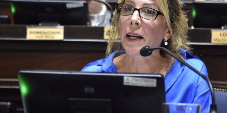 “PREFIRIÓ CONTESTARLE A MILEI EN VEZ DE HABLARLE A LOS BONAERENSES QUE NECESITAN RESPUESTAS” 1 “PREFIRIÓ CONTESTARLE A MILEI EN VEZ DE HABLARLE A LOS BONAERENSES QUE NECESITAN RESPUESTAS”