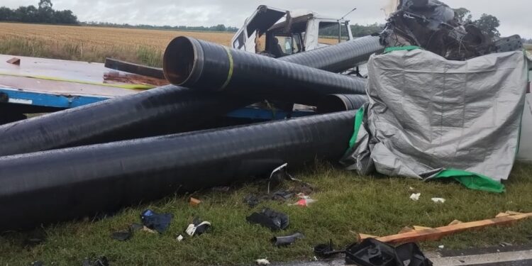 LA RUTA DE LA TRAGEDIA SUMO UNA NUEVA VICTIMA. CHOCARON DOS CAMIONES
