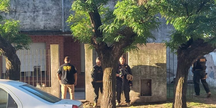 POR UNA AGRESION Y AMENAZA SE REALIZO UN ALLANAMIENTO EN CALLE SARMIENTO