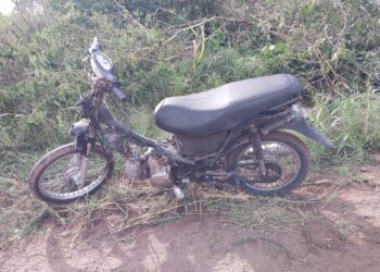 INTENTAN ROBAN UNA MOTO Y  SE DESPLAZABAN EN OTRA OTRA QUE ERA ROBADA. TIENEN 14 Y 15 AÑOS