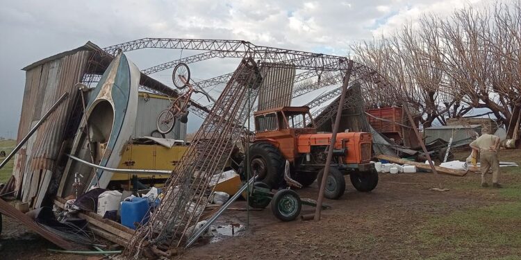 LAS CONSECUENCIAS DEL TORNADO. LAS IMAGENES DE OLASCOAGA MUESTRAN LA VIOLENCIA DEL FENOMENO CLIMATICO
