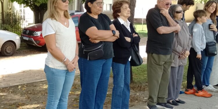 LA CONCEJAL VERONICA TUCCI ACOMPAÑO LA RECORDACION DE MALVINAS EN BARRIO LA UNION 1 LA CONCEJAL VERONICA TUCCI ACOMPAÑO LA RECORDACION DE MALVINAS EN BARRIO LA UNION