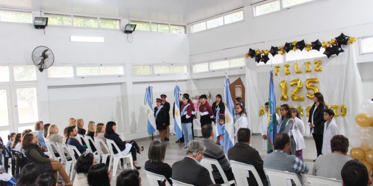 BARENGHI ACOMPAÑÓ A LA COMUNIDAD DE COMODORO PY EL ANIVERSARIO DE LA ESCUELA 13