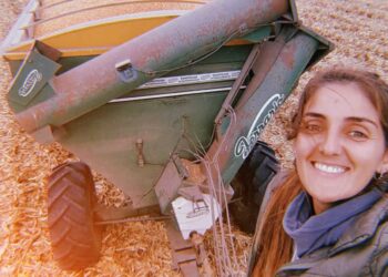 ELIANA, LA ‘GRINGA’ DE BRAGADO QUE ES FANÁTICA DE LOS TRACTORES: “SON MI PUNTO DÉBIL”