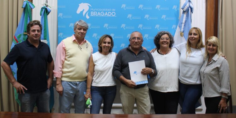 EL MUNICIPIO RECIBIÓ A LA NUEVA COMISIÓN DEL BARRIO LAS VIOLETAS