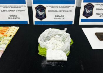 LO DETUVIERON AL BAJAR DE UN MICRO CON CASI 300 GRAMOS DE COCAÍNA