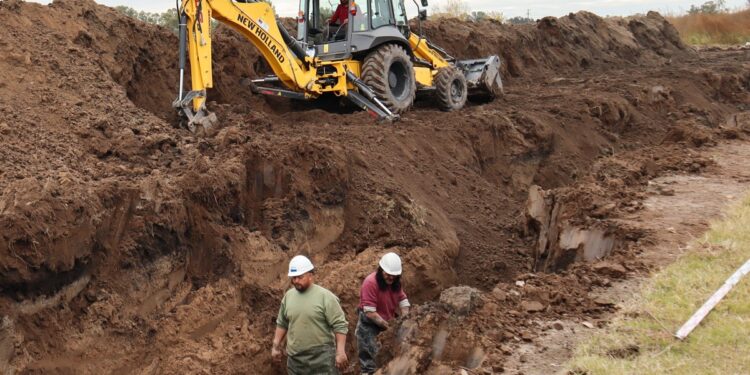 COMENZÓ LA OBRA PARA MEJORAR EL SERVICIO DE CLOACAS EN FÁTIMA