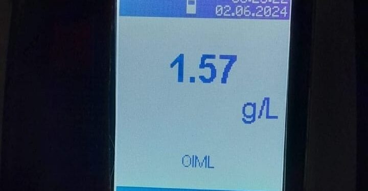 ESTABA DURMIENDO EN SU AUTO Y LO DESPERTARON PARA HACER EL TEST DE ALCOHOLEMIA: POSITIVO