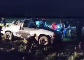 VUELCO EN RUTA 46. TRES PERSONAS DE BRAGADO CON HERIDAS
