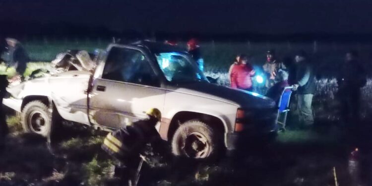 VUELCO EN RUTA 46. TRES PERSONAS DE BRAGADO CON HERIDAS
