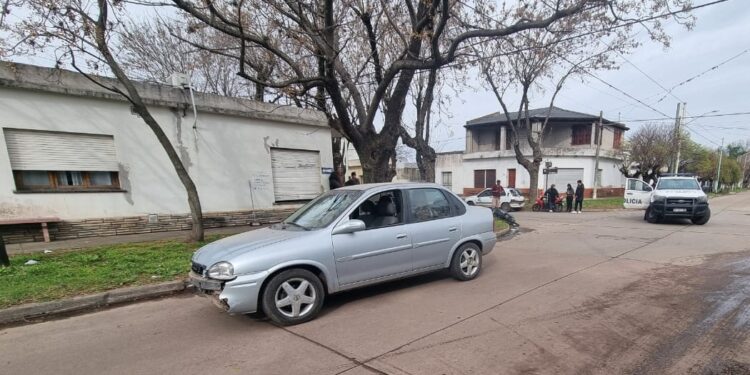CHOQUE EN URQUIZA Y LEONETTI. UNA MUJER RESULTÓ CON FRACTURA EN UN TOBILLO 1 CHOQUE EN URQUIZA Y LEONETTI. UNA MUJER RESULTÓ CON FRACTURA EN UN TOBILLO