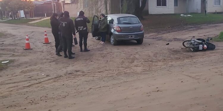 ACCIDENTE . UNA MOTOCICLISTA HERIDA