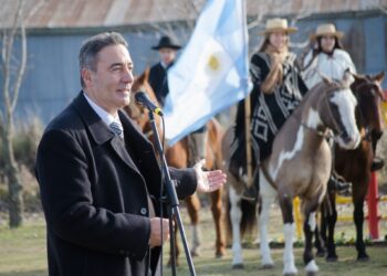 DIA DE LA BANDERA EN IRALA.  NUEVO MASTIL PARA EL PABELLÓN NACIONAL