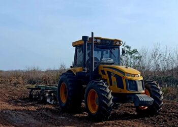 RED VIAL: SE REALIZARON TRABAJOS DE LIMPIEZA DE DESAGÜES Y ALTEO EN CAMINOS A WARNES Y OLASCOAGA