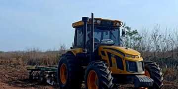 RED VIAL: SE REALIZARON TRABAJOS DE LIMPIEZA DE DESAGÜES Y ALTEO EN CAMINOS A WARNES Y OLASCOAGA