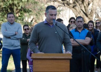 ACTO DE PROMESA DE FIDELIDAD A LA BANDERA. ESTUVO A CARGO DEL JEFE DISTRITAL DE EDUCACION