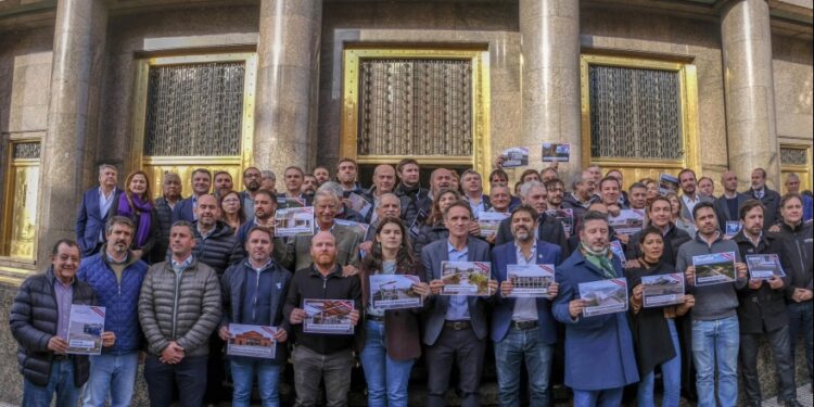 CON APOYO DE LA CUARTA, INTENDENTES RECLAMARON POR OBRAS A NACIÓN