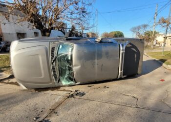 VIOLENTA COLISION ENTRE DOS VEHÍCULOS